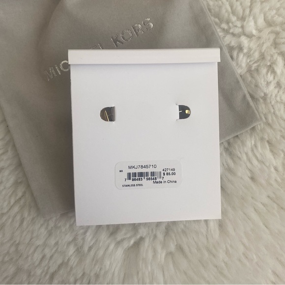 Earrings - Picture 4 of 4